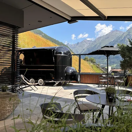 Alpina - Adults Only Hotell 4*